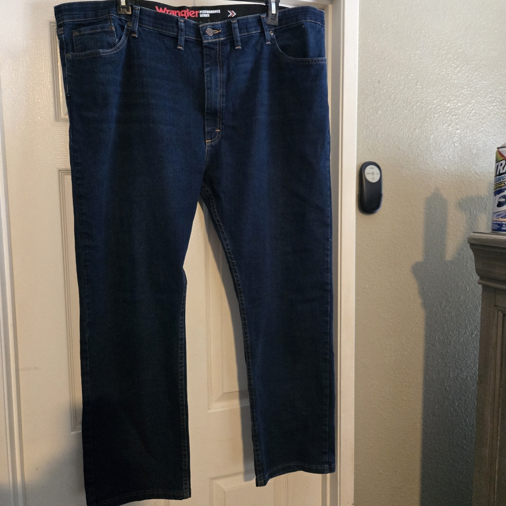 Wrangler Men's Classic Indigo Relaxed Jeans